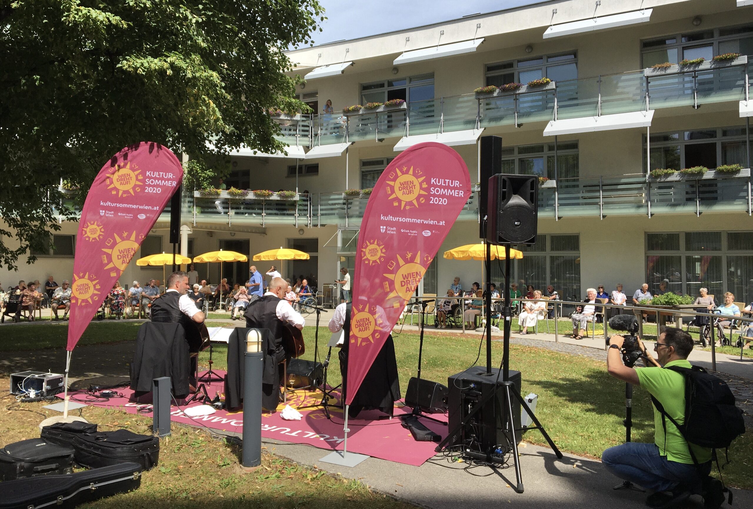 Das Trio Lepschi im Haus Atzgersdorf bei der ersten Ausgabe der Ständchen in Ehren im Juli 2020